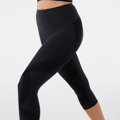 Body Sculpt Capri Leggings (Reversible Wear) | Mova Studio