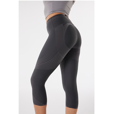 Body Sculpt Capri Leggings (Reversible Wear) | Mova Studio