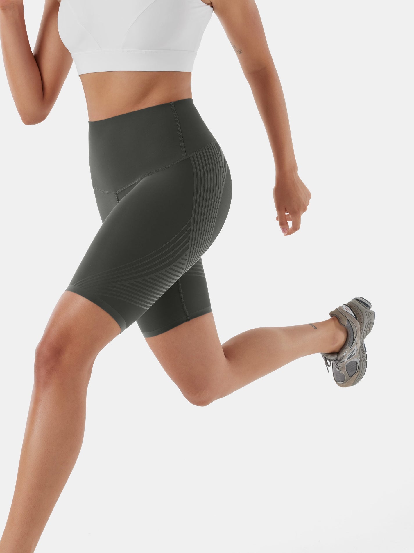 Body Sculpt 9" Biker Shorts (Reversible Wear) | Mova Studio