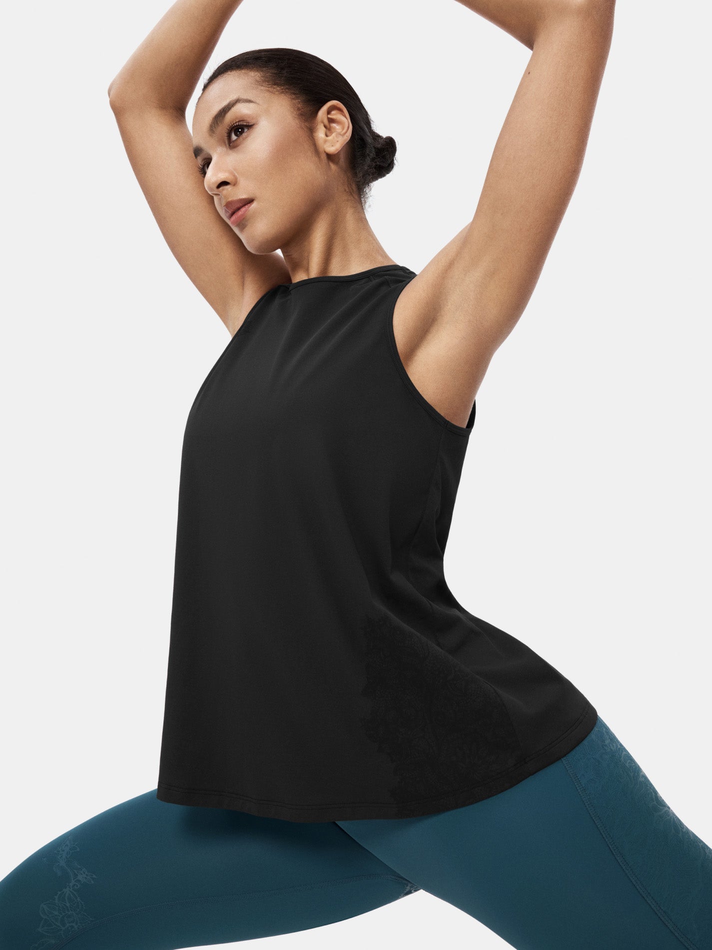 Body Sculpt CalmWave Tank Top (Built-in Bra) | Mova Studio