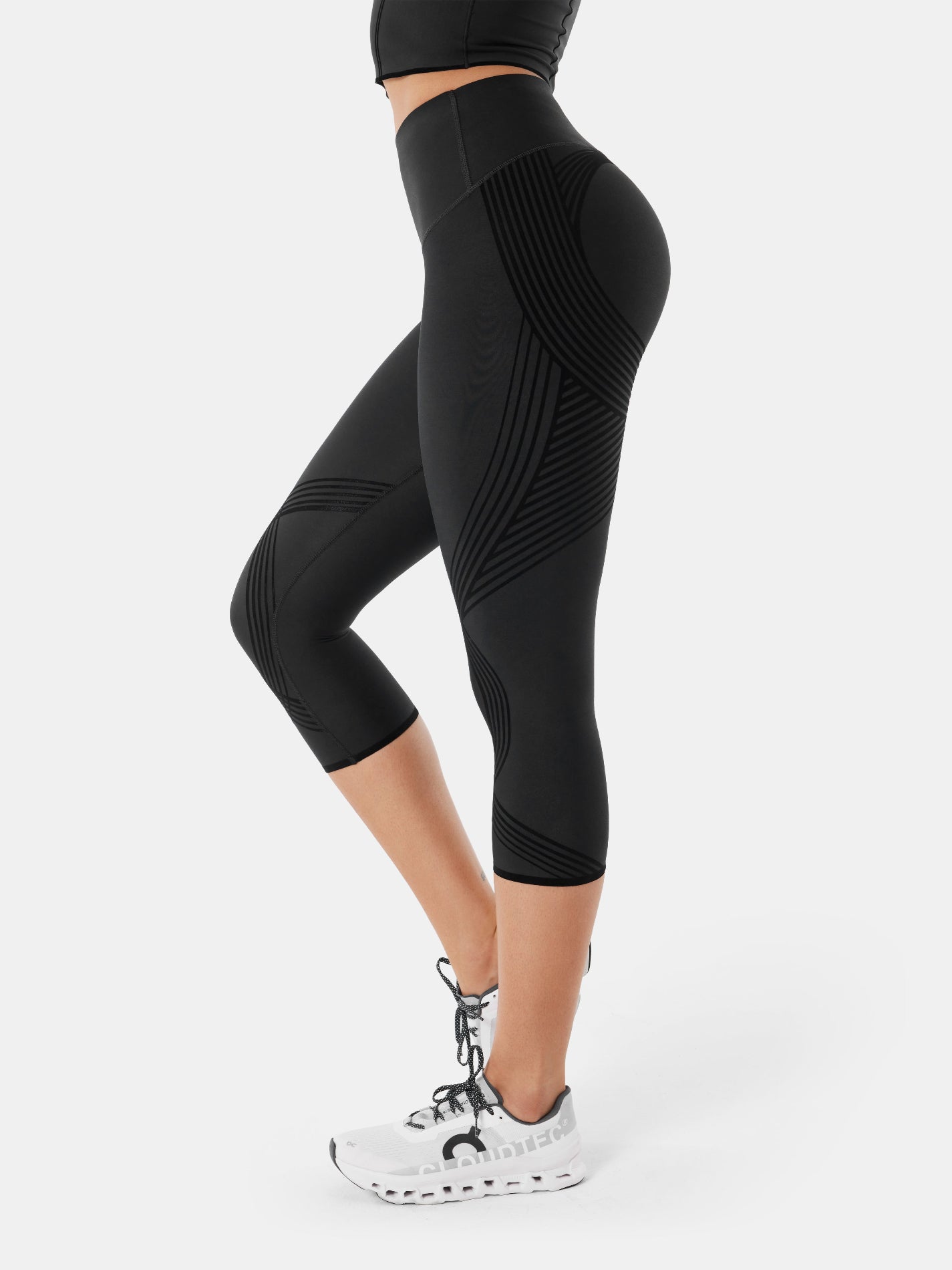 Body Sculpt Capri Leggings (Reversible Wear) | Mova Studio