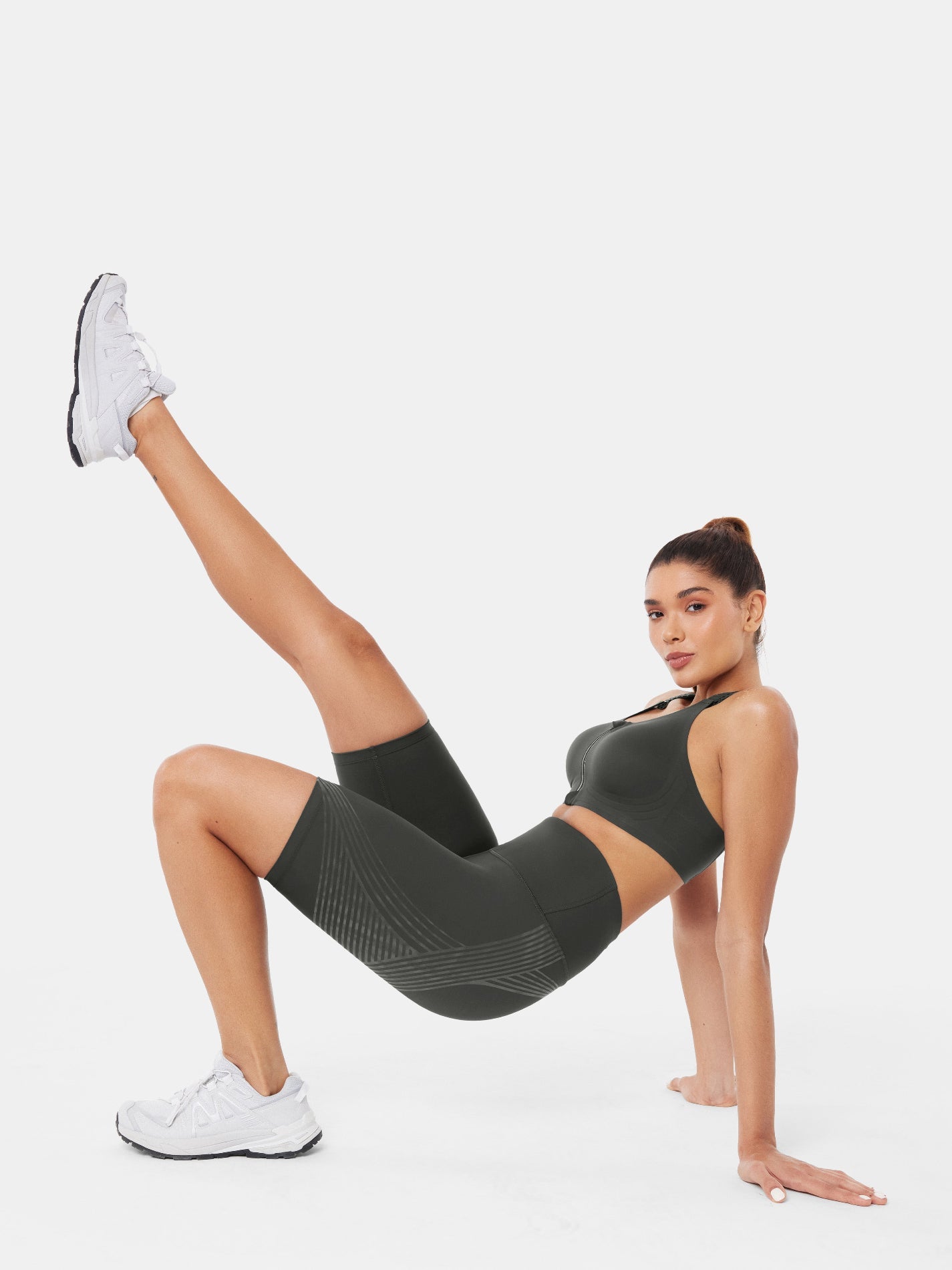 Body Sculpt Side Pocket 9" Biker Shorts (Reversible Wear) | Mova Studio