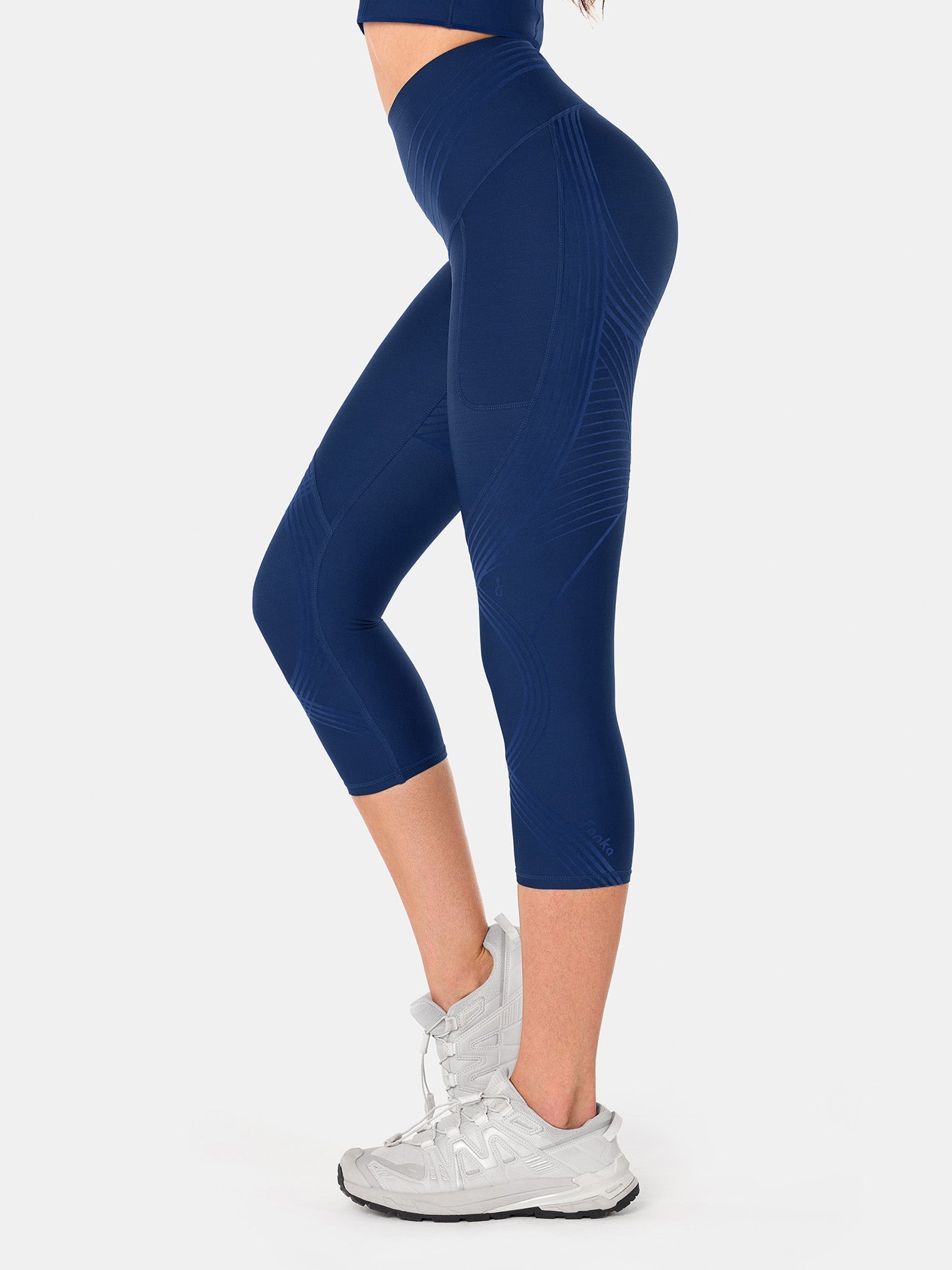 Body Sculpt Side Pocket Capri Leggings 2.0 (Reversible Wear) | Mova Studio