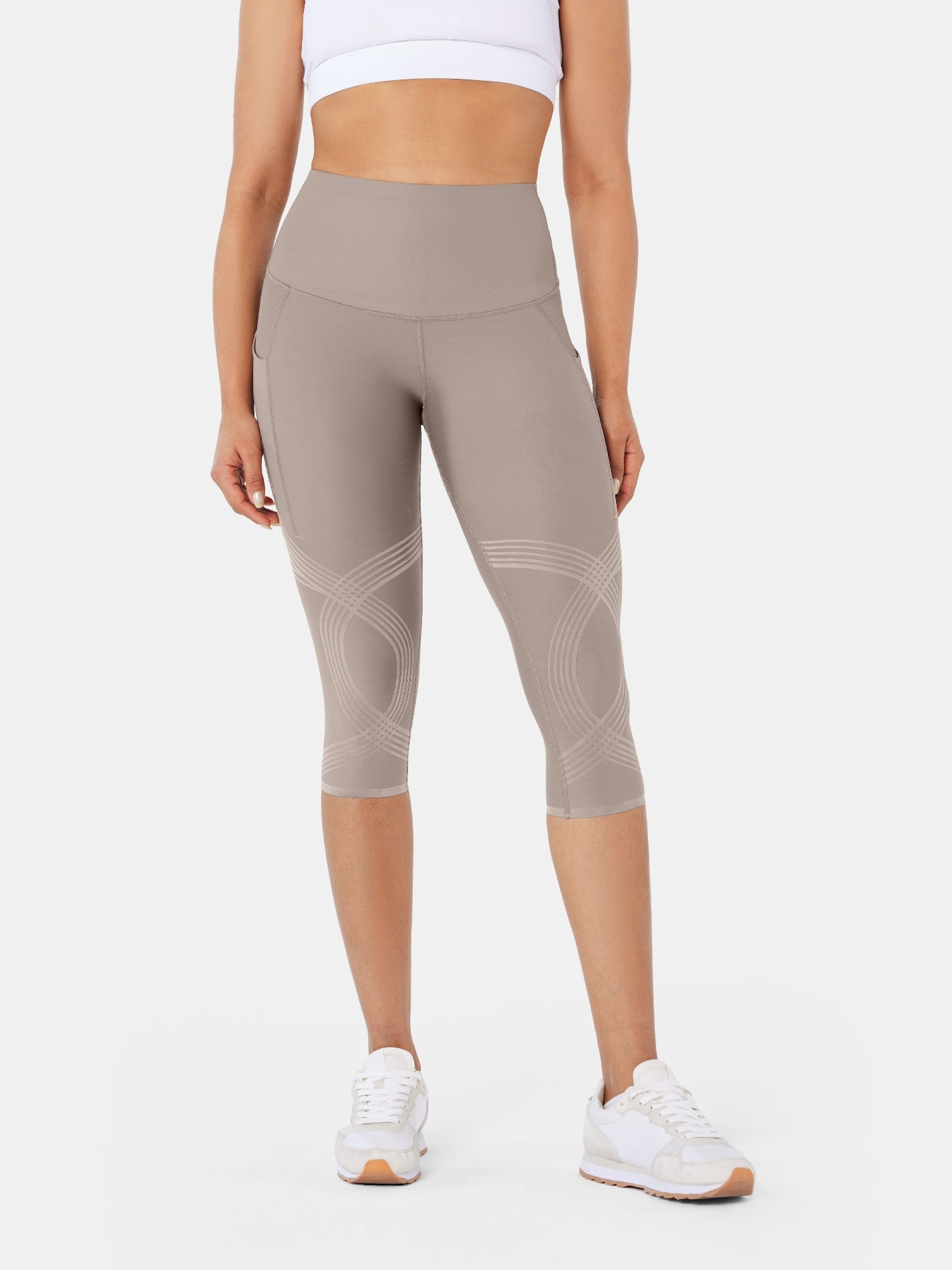 Body Sculpt Side Pocket Capri Leggings | Mova Studio