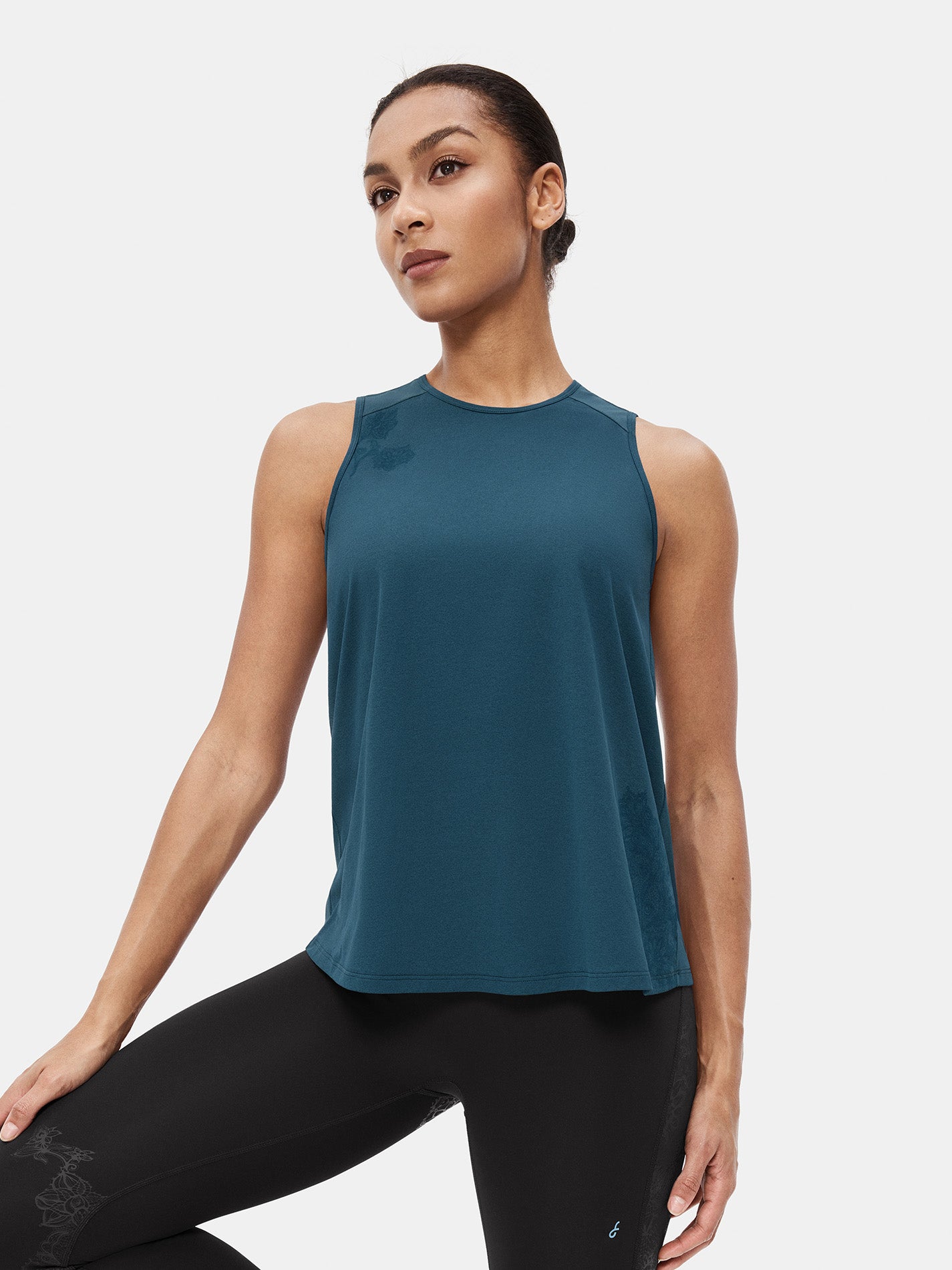 Body Sculpt CalmWave Tank Top (Built-in Bra) | Mova Studio