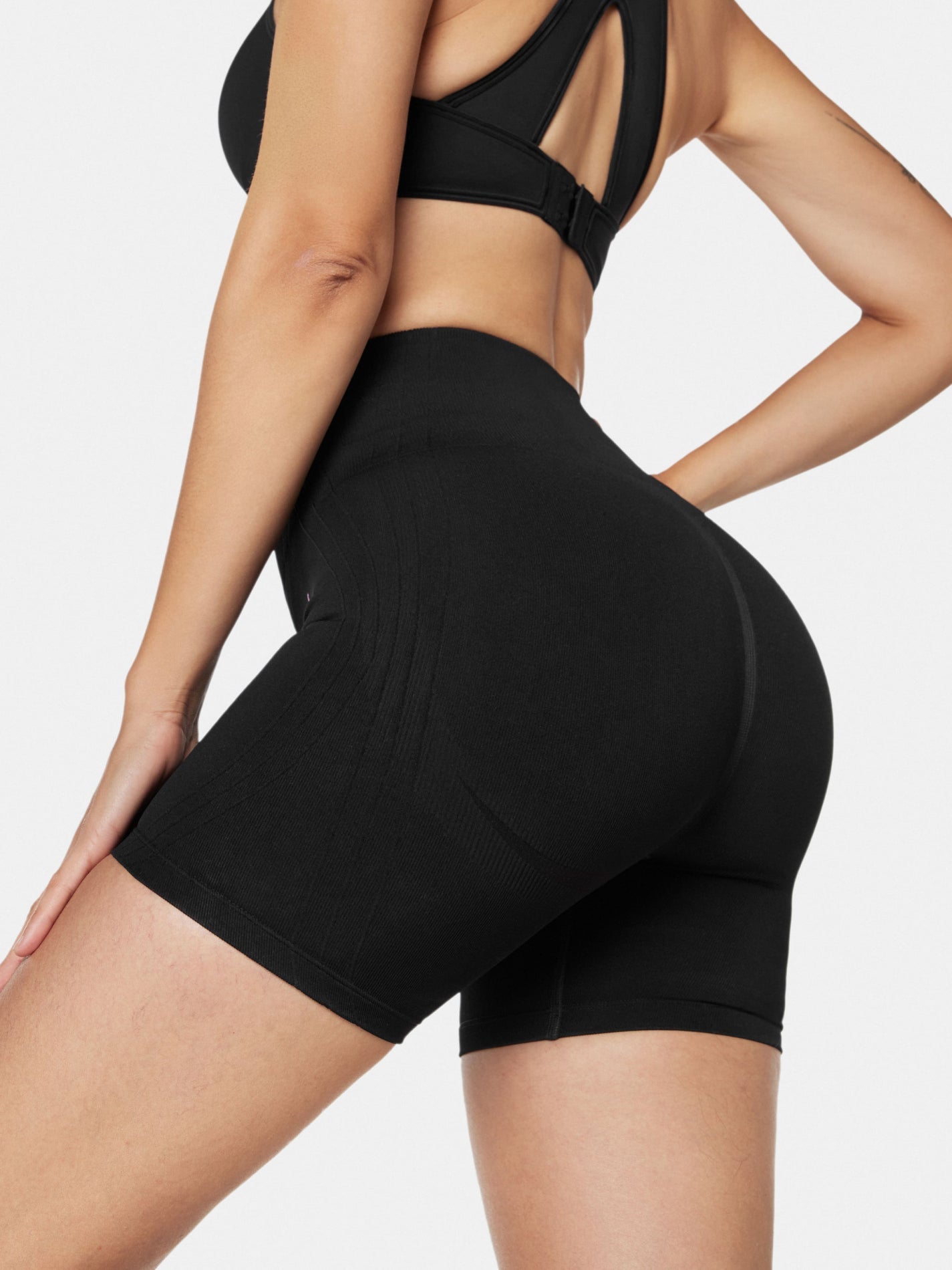 FirmFiit Seamless 8" Biker Shorts | Mova Studio